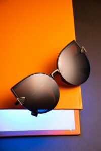 Ultimate Guide to Choosing Women’s Sunglasses by Face Shape: Flattering Frames for Oval, Round, Square, Heart, and Diamond Faces in 2026