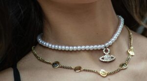 Layered Necklaces Mastery for Women: How to Stack 3-5 Chains Perfectly for Boho, Minimalist, or Glam Looks in Every Season