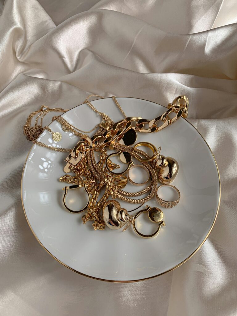 35 Women’s Jewelry Accessories Trending in 2026: From Statement Earrings to Layered Necklaces and Bold Fashion Essentials
