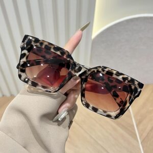 Chic Retro Square Eyeglasses Frames for Women & Men, Stylish Clear Lens,Square Frame Glasses for Daily Wear & Street Style